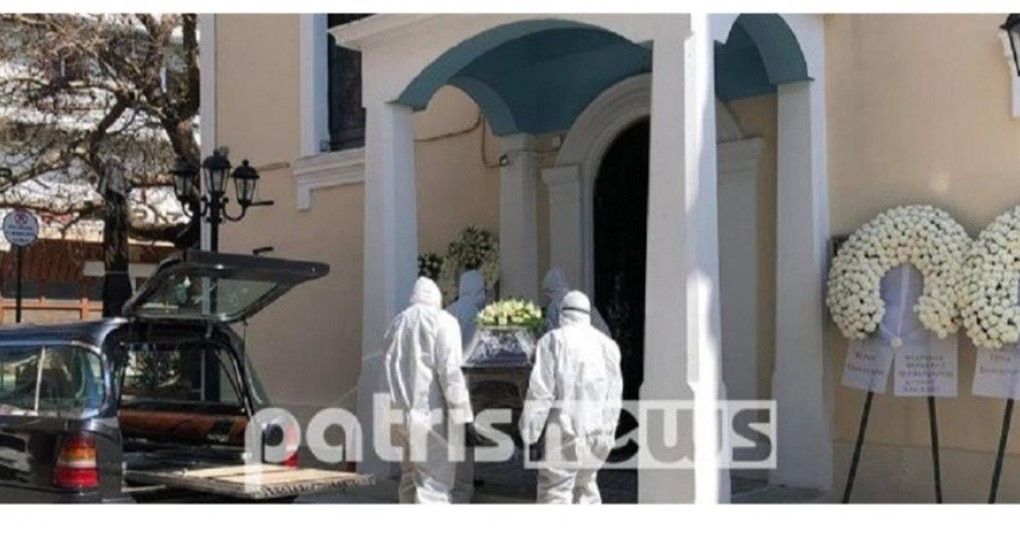 Με μάσκες και στολές η κηδεία του πρώτου νεκρού απο Κορωνοϊο στη χωρα
