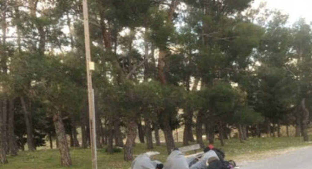 Δυο βάρκες έφτασαν στη Λέσβο - ελέγχονται απο ιατρούς του ΕΟΔΥ 