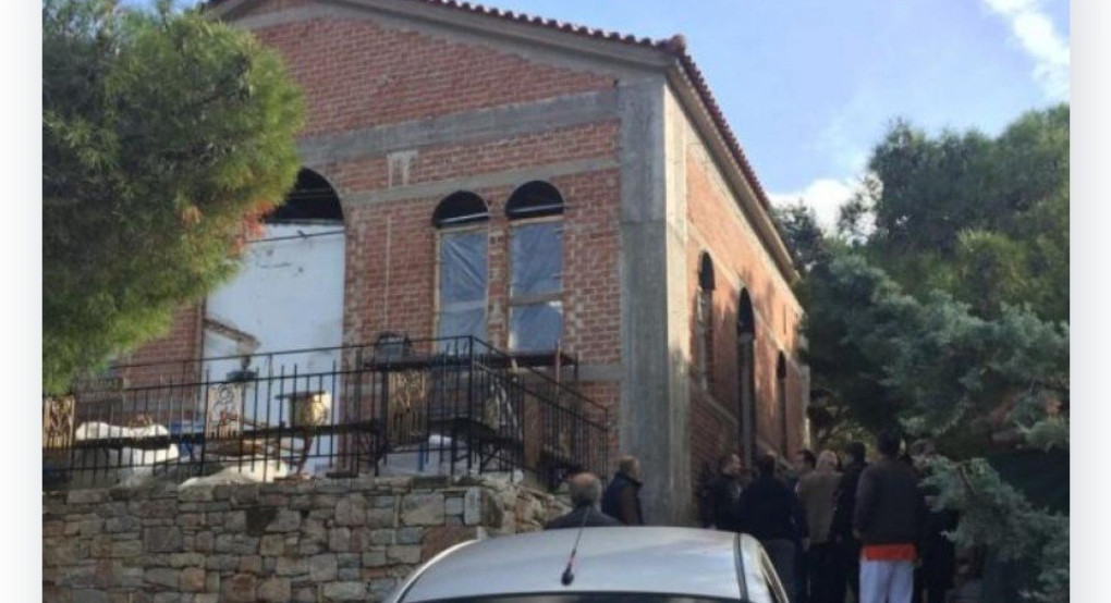 Ιερέας 'ταμπουρωθηκε" σε Εκκλησία μαζί με πιστούς 