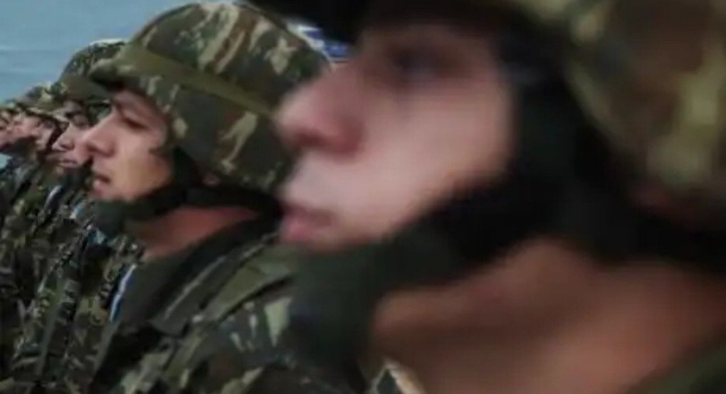 Ο Κορωνοϊος κόβει τις άδειες των νεοσυλλέκτων 