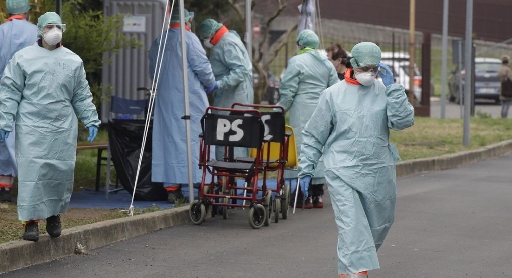 Σοκ και θλίψη: Στην Ιταλία οι νοσηλευτές δεν μετρούν πια τα πτώματα