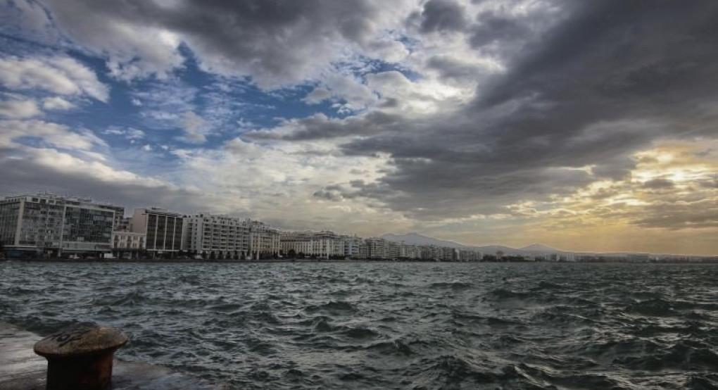 Αλλαγή του σκηνικού του καιρού με βροχές και μεμονωμένες καταιγίδες