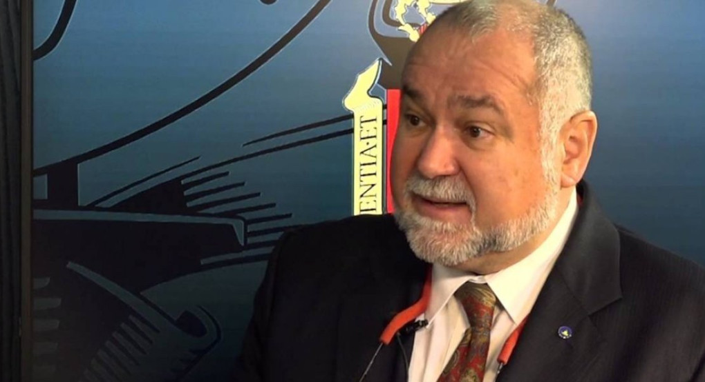 Πρώην αξιωματούχος CIA: «Απάτη αλλά ευεργετικός ο Covid-19 για την οικονομία των ΗΠΑ»