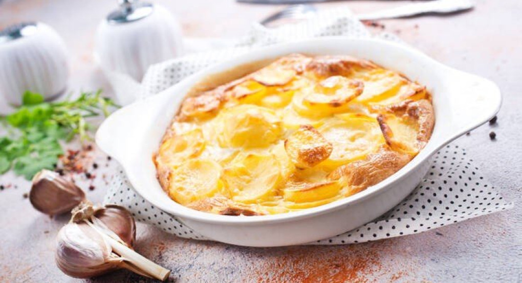 Σουφλέ πατάτας με σπιτική μπεσαμέλ
