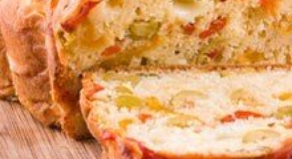 Κέικ αλμυρό με ελιές και πιπεριές (νηστίσιμο)