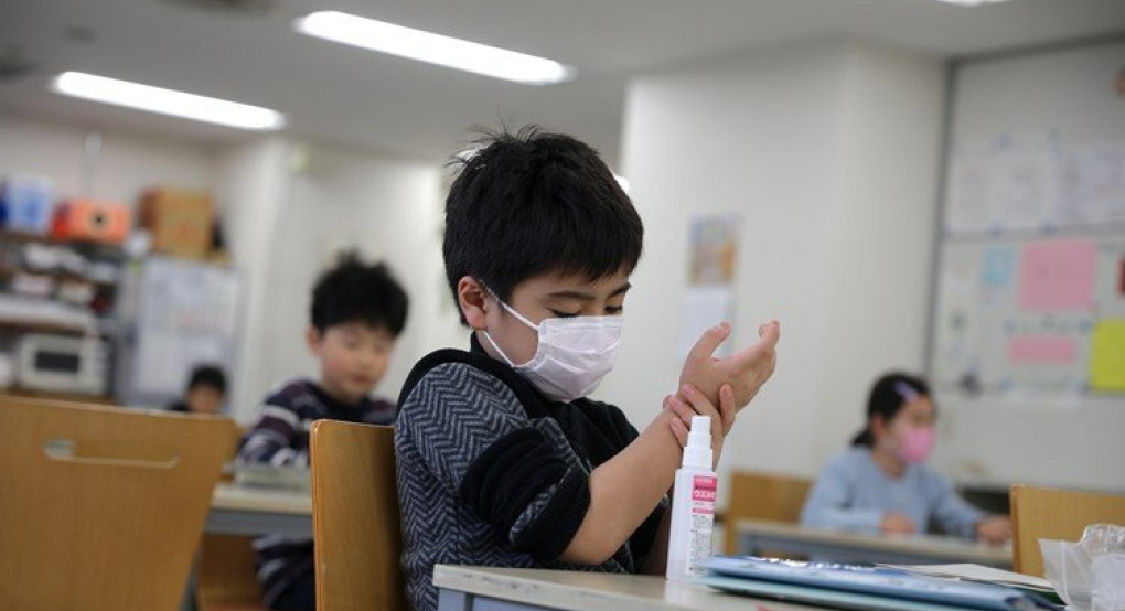 Τα μικρά παιδιά έχουν τις ίδιες πιθανότητες με τους μεγάλους να κολλήσουν τον νέο κορωναϊό 