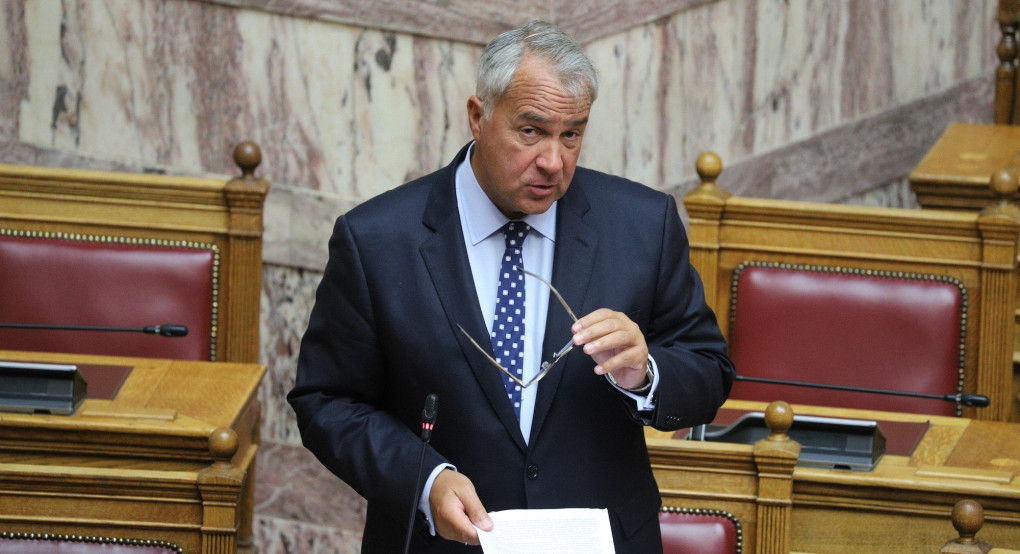 Διανομές φυτών για τις αυλές των σπιτιών στο Κόκκινο Λιμανάκι Ραφήνας, με πρωτοβουλία του ΥπΑΑΤ, Μ. Βορίδη