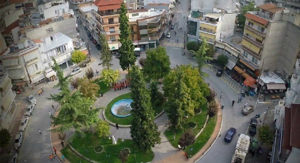 Ο μικρός Θωμάς από τα Γιαννιτσά παρέλασε...μόνος του!-Δεν χτυπιέται αυτή η χώρα! (video)