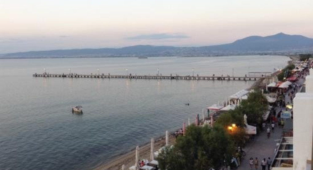 Θεσσαλονίκη: Αστυνομική παρέμβαση στην παραλία της Περαίας για όσους δεν "μένουν σπίτι"