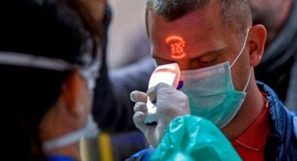 1,3 δις πληθυσμός, 125 κρούσματα: Πώς αντέδρασε ο κορωνοϊός στη ζέστη και τις παράδοξες μεθόδους της Ινδίας