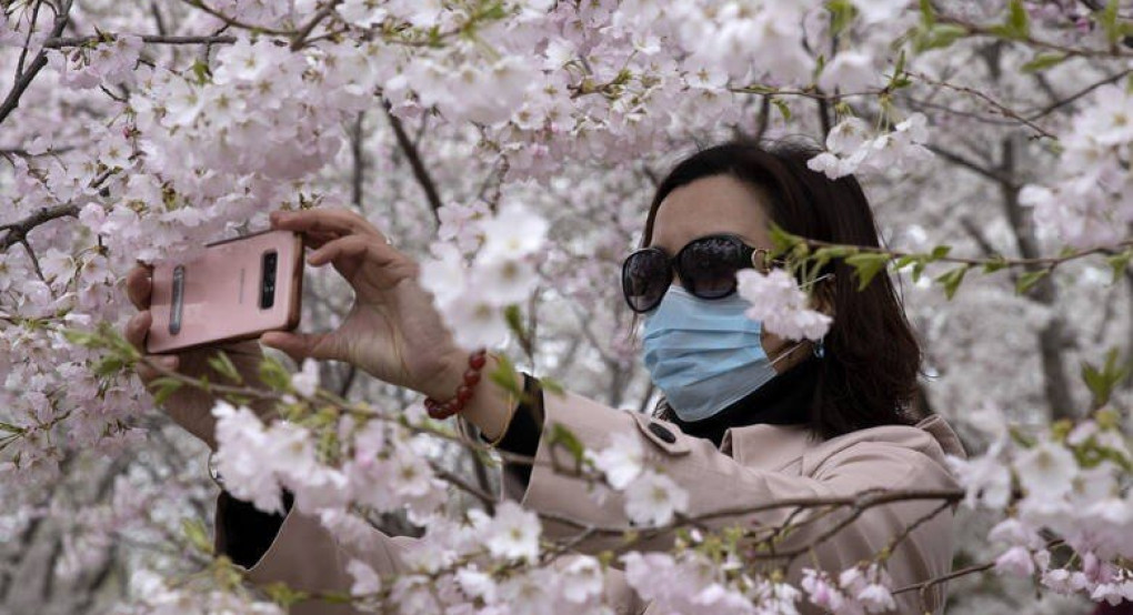 Δεύτερο κύμα κορωνοϊού μέσα στο καλοκαίρι φοβούνται οι επιστήμονες - Τι μπορεί να το προκαλέσει