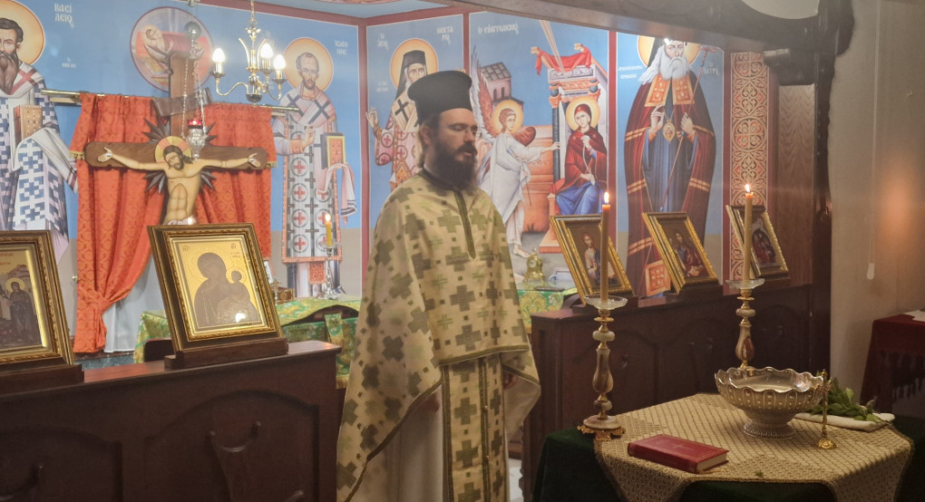 Απογευματινή Θεία Λειτουργία στο Παρεκκλήσι της Αγίας Ειρήνης της Χρυσοβαλάντου στην Αριδαία για τον Άγιο Πορφύριο