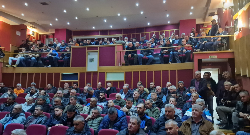 Μαζική συγκέντρωση αγροτών Αλμωπίας στο Ξενιτίδειο Πνευματικό Κέντρο Αριδαίας