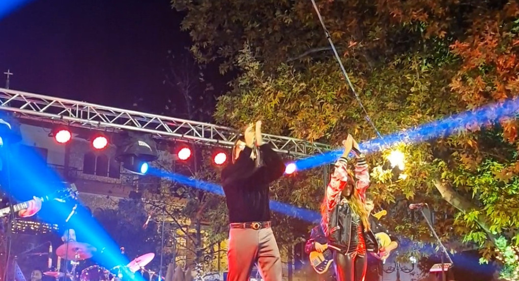 Τόνι Σφήνος: Απογείωσε την Αριδαία στο Άναμμα του Δέντρου – Χιλιάδες κόσμου, κέφι και χαρά στην πιο λαμπερή έναρξη της εορταστικής περιόδου