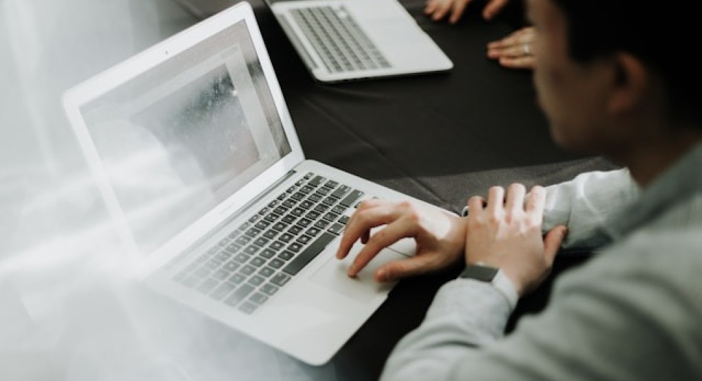 Από την Αθήνα στα Νησιά: Πώς οι Έλληνες Αλληλεπιδρούν με τις Διαδικτυακές Υπηρεσίες