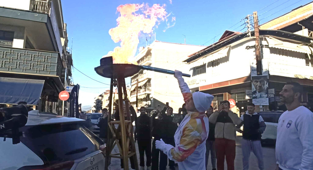 Γιαννιτσά: Ω, τι λαμπρότητα! / Η "Ολυμπιακή Φλόγα" ζέστανε το κέντρο της πόλης (φώτος)
