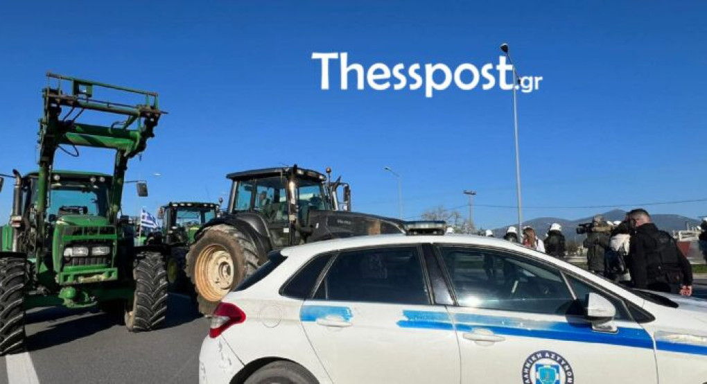 Θεσσαλονίκη: Οι αγρότες απέκλεισαν την πρόσβαση από την Μουδανίων προς το αεροδρόμιο Μακεδονία (ΦΩΤΟ+VIDEO)