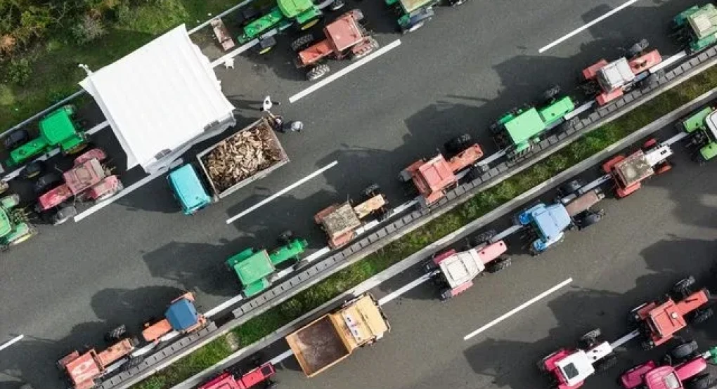 Αμετακίνητοι οι αγρότες, ενισχύονται οι κινητοποιήσεις – Πού υπάρχουν μπλόκα