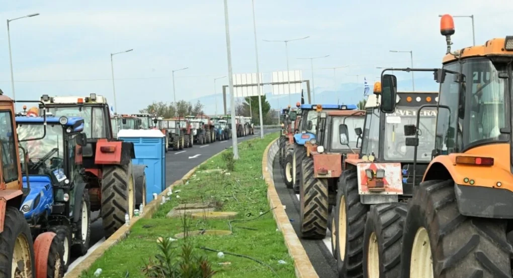 Αγρότες: Κλείνουν για 2 ώρες τους παράδρομους στο μπλόκο της Νίκαιας - Βγαίνουν τρακτέρ στην Κρήτη - Το σχέδιο για τη Θεσσαλονίκη