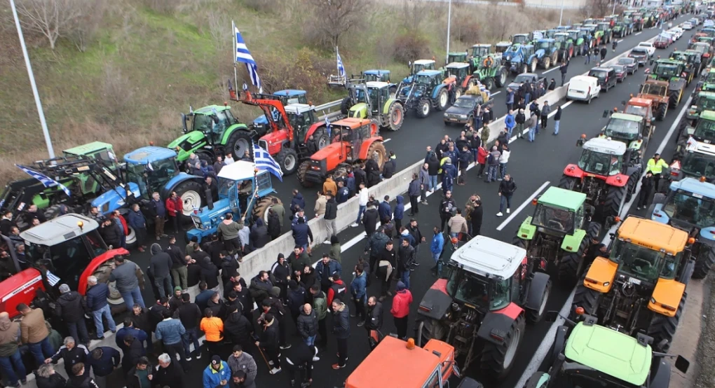 Σε αποκλεισμό του λιμανιού του Βόλου προχωρούν σήμερα οι αγρότες στη σκιά της παρέμβασης του εισαγγελέα του Αρείου Πάγου