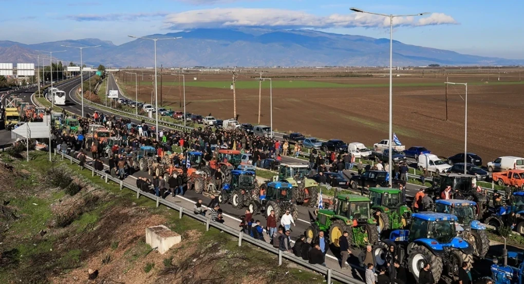 Αμετακίνητοι οι αγρότες: Κλείνουν κεντρικές αρτηρίες -Σε ποιες περιοχές ενισχύονται σήμερα τα μπλόκα