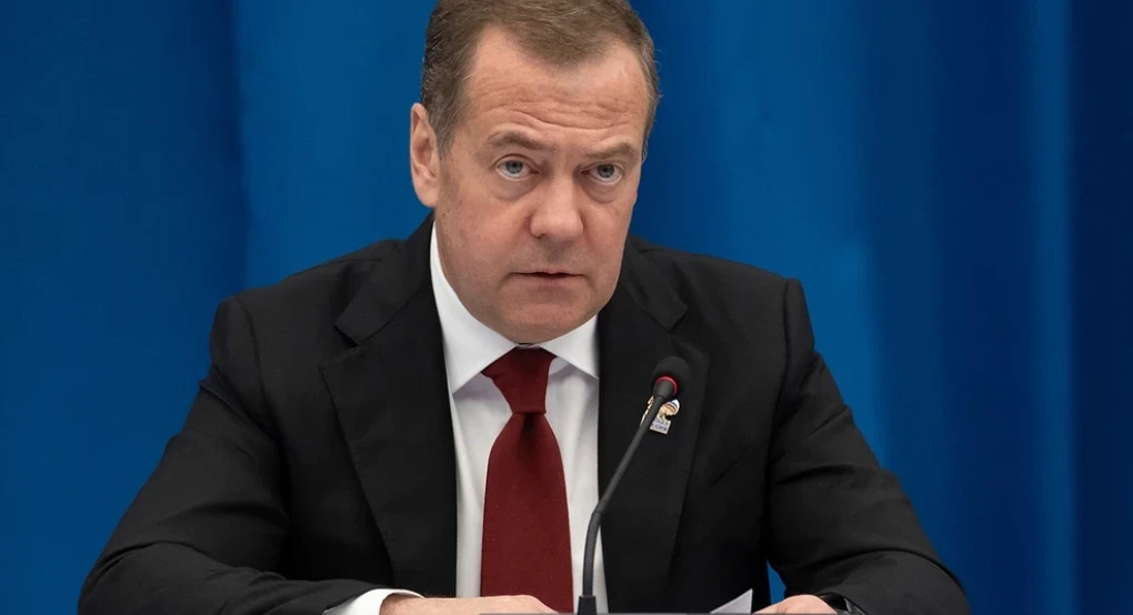 Νέες απειλές από Μεντβέντεφ: Η κατάσχεση παγωμένων ρωσικών περιουσιακών στοιχείων είναι αιτία πολέμου στην ΕΕ