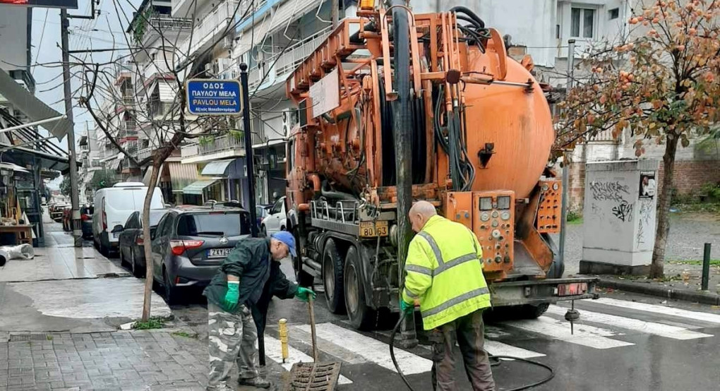Εντατικός καθαρισμός φρεατίων απορροής ομβρίων στον Δήμο Πέλλας