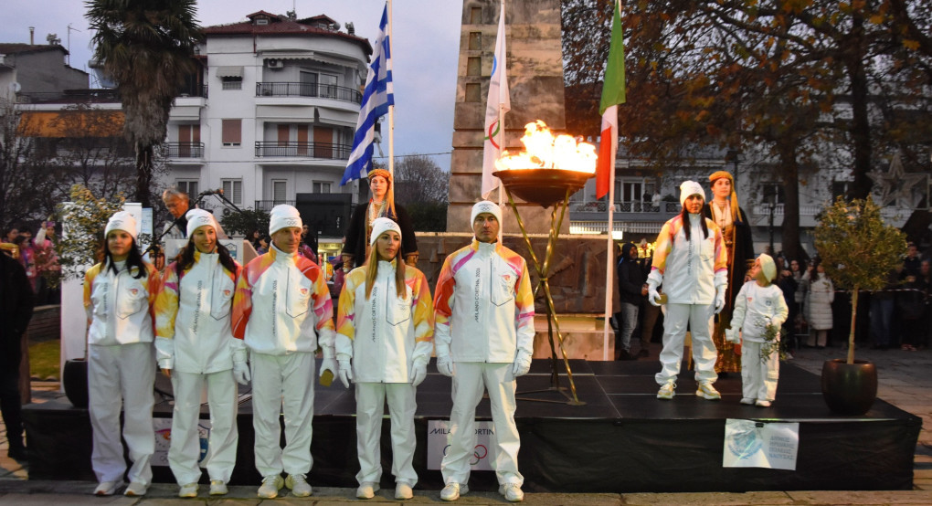 Με λαμπρότητα πραγματοποιήθηκε η έλευση της Ολυμπιακής Φλόγας στη Νάουσα