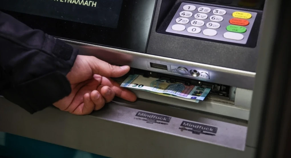 ΟΠΕΚΑ: Καταβάλλονται την Παρασκευή τα επιδόματα Νοεμβρίου, αναλυτικά οι δικαιούχοι