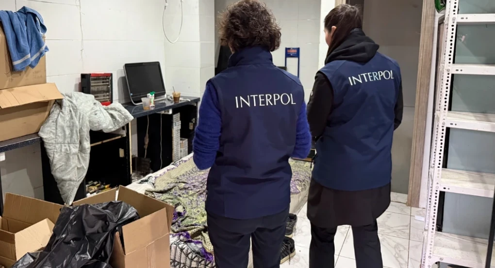 Συμμορία έφερνε παιδιά από το εξωτερικό και τα έβαζε να πουλάνε λαθραία τσιγάρα - Ζούσαν στοιβαγμένοι σε υπόγεια, όποιος αντιδρούσε έτρωγε ξύλο