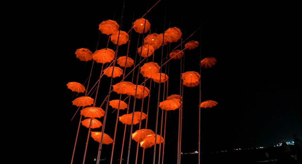 Θεσσαλονίκη: Στα πορτοκαλί σήμερα οι “ομπρέλες” του Ζογγολόπουλου για τη Διεθνή Ημέρα Εξάλειψης της Βίας κατά των Γυναικών