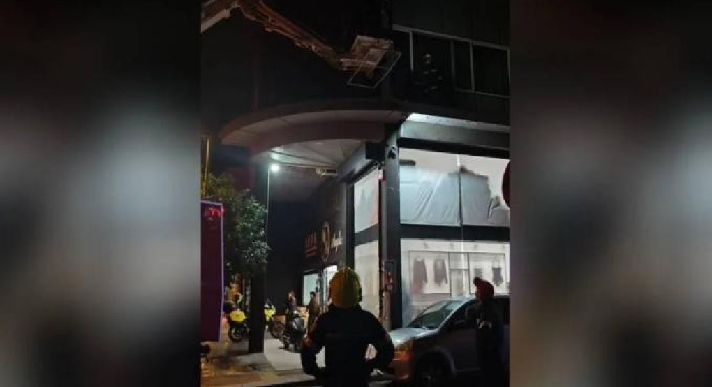 Κεραμεικός: Άνδρας έπεσε από τον 4ο όροφο και προσγειώθηκε σε πλάτωμα του 1ου