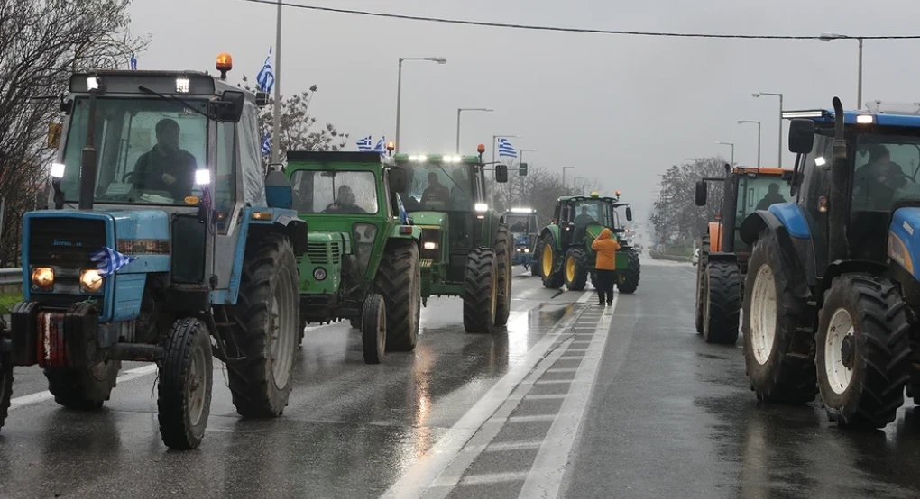 Κλιμακώνονται οι κινητοποιήσεις με τους αγρότες να δηλώνουν έτοιμοι να κάνουν Χριστούγεννα στους δρόμους – Πού υπάρχουν μπλόκα