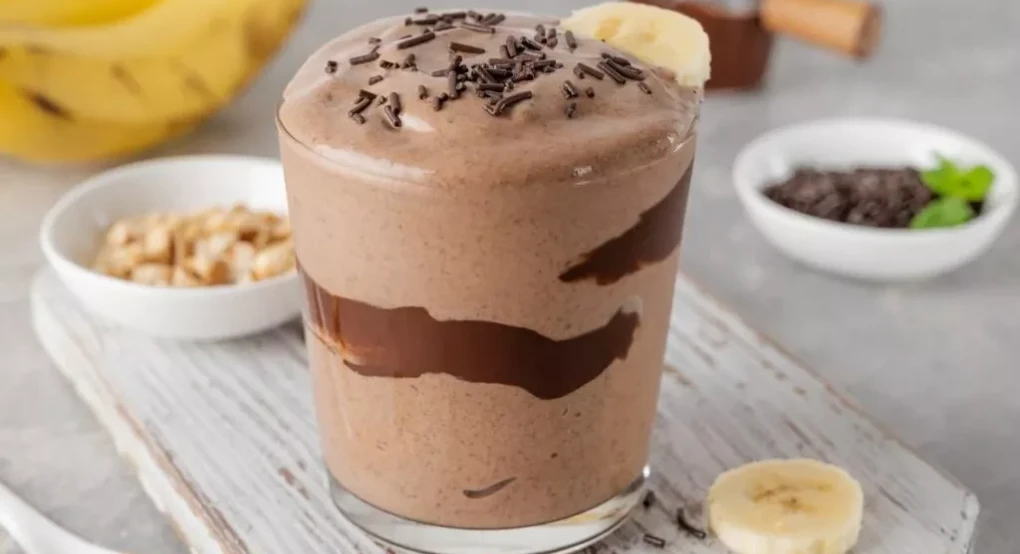 Smoothie με φιστικοβούτυρο, μπανάνα και κακάο