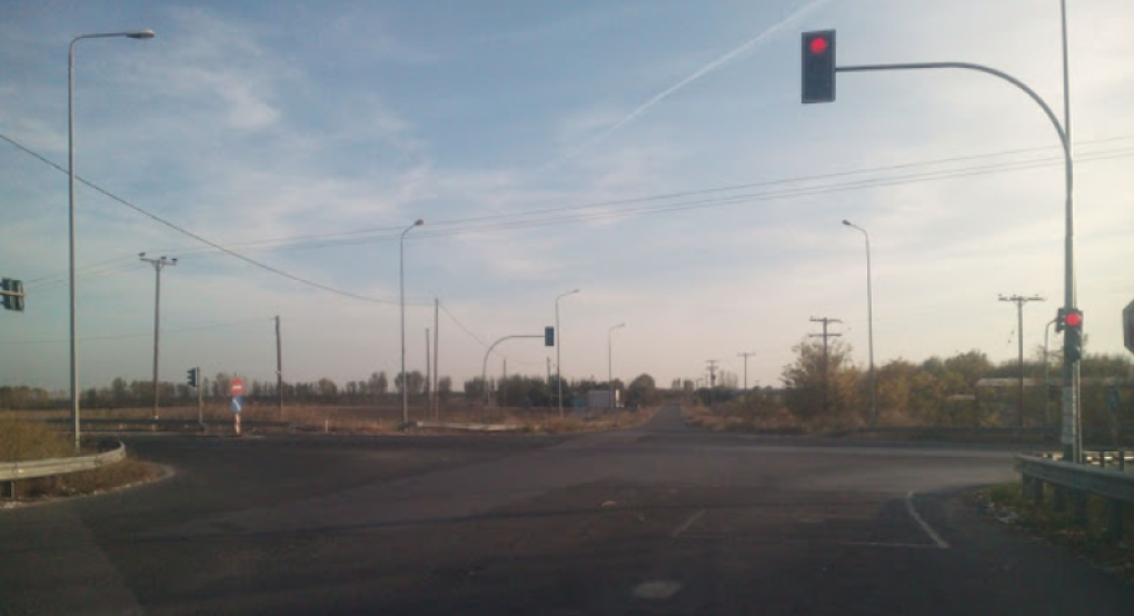 Εργασίες  κοπής πρασίνου στο οδικό τμήμα της παράκαμψης Παραλίμνης, στα διοικητικά όρια της Π.Ε. Πέλλας, από την Περιφέρεια Κεντρικής Μακεδονίας