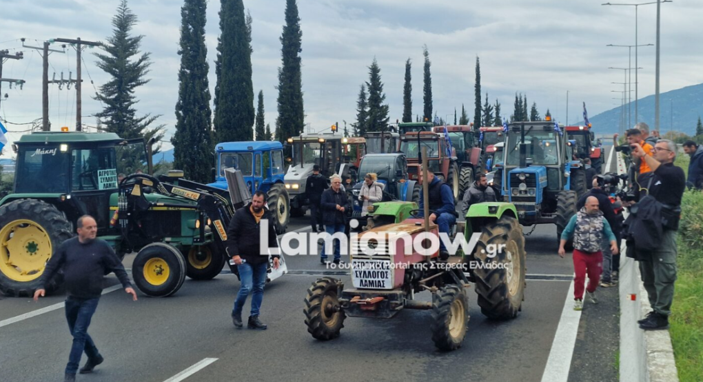 Λαμία : Έσπασαν το μπλόκο της αστυνομίας και έκλεισαν την εθνική οδό Αθηνών – Λαμίας στο Μπράλλο οι αγρότες (Φωτό, Βίντεο)