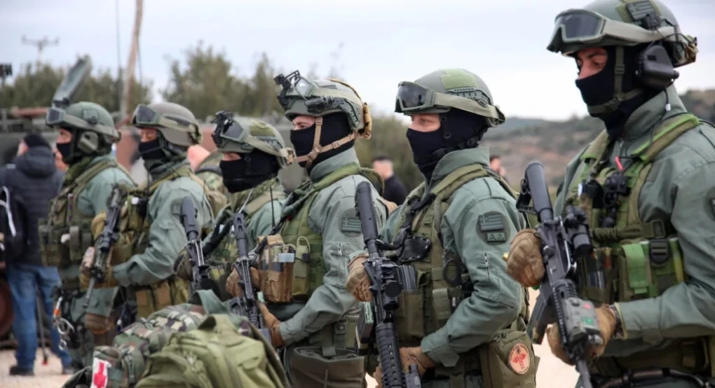 Ο Μακρόν ανακοινώνει εθελούσια στρατιωτική θητεία 10 μηνών