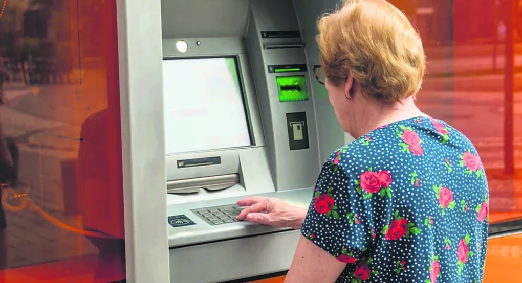 Συντάξεις Ιανουαρίου και επιδόματα: Ανατροπή με τις πληρωμές - Δείτε πότε θα πάτε στα ΑΤΜ