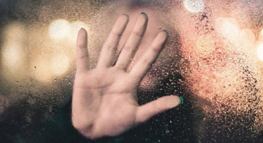 Τρόμος για 23χρονη στη Μυτιλήνη: Κατήγγειλε τον σύντροφό της για ενδοοικογενειακή βία