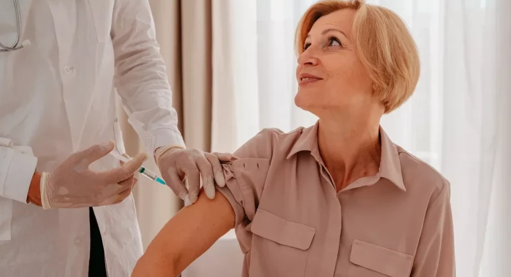 Το εμβόλιο που προστατεύει από την άνοια – Μειώνει κατά 20% τον κίνδυνο σε μια επταετία