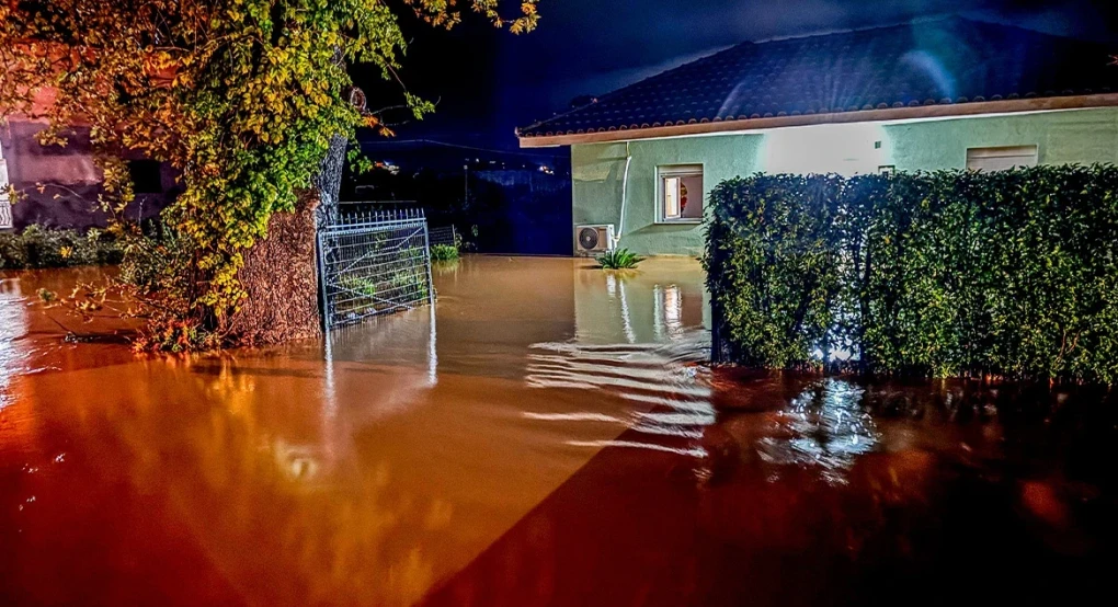 Η κακοκαιρία σαρώνει τη Δυτική Ελλάδα: Πλημμύρες, κατολισθήσεις, απεγκλωβισμοί και μπαράζ από 112 - Πώς θα εξελιχθεί ο καιρός τις επόμενες ώρες