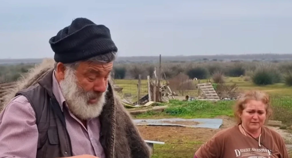 Δείτε βίντεο: Με δάκρυα στα μάτια αποχαιρετά κτηνοτρόφος τα 450 πρόβατά του, όλα ντόπιας ιστορικής φυλής