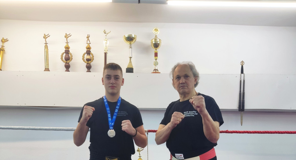 Αργυρό μετάλλιο για τον Γιώργο Εμμανουηλίδη του ¨Μ.ΑΛΕΞΑΝΔΡΟΥ¨ Γιαννιτσών στο πανελλήνιο KICK BOXING