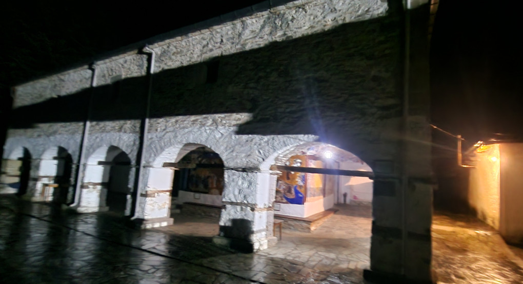 Ολονύχτια Αγρυπνία Χριστουγέννων στην Ιερά Μονή Αρχαγγέλου Μιχαήλ Αλμωπίας