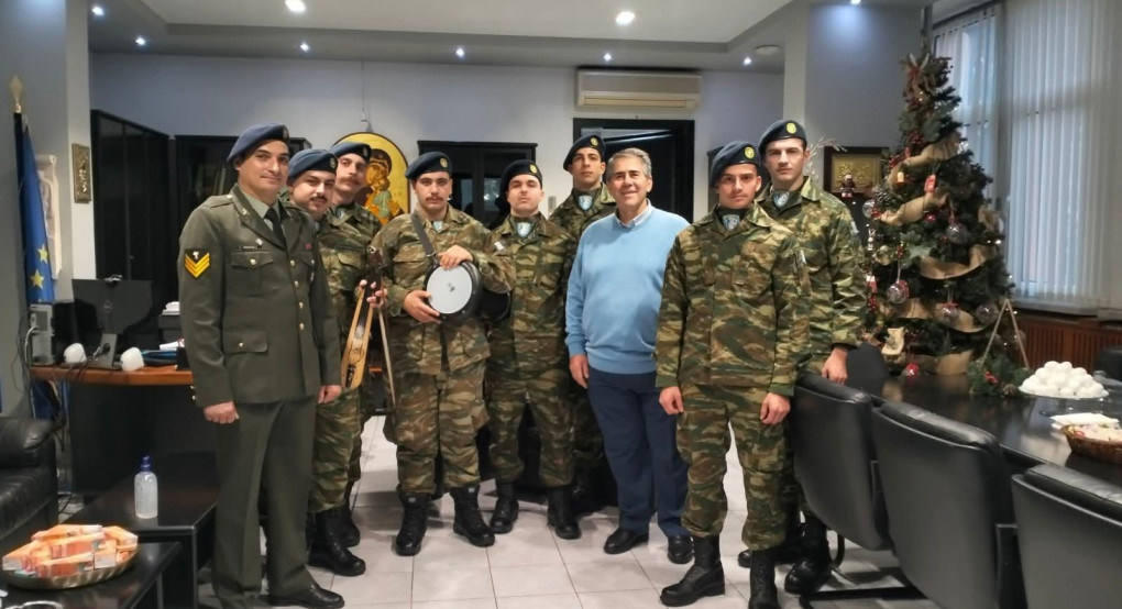 Χριστουγεννιάτικες μελωδίες στο Διοικητήριο Πέλλας – Μήνυμα αισιοδοξίας από τον Αντιπεριφερειάρχη