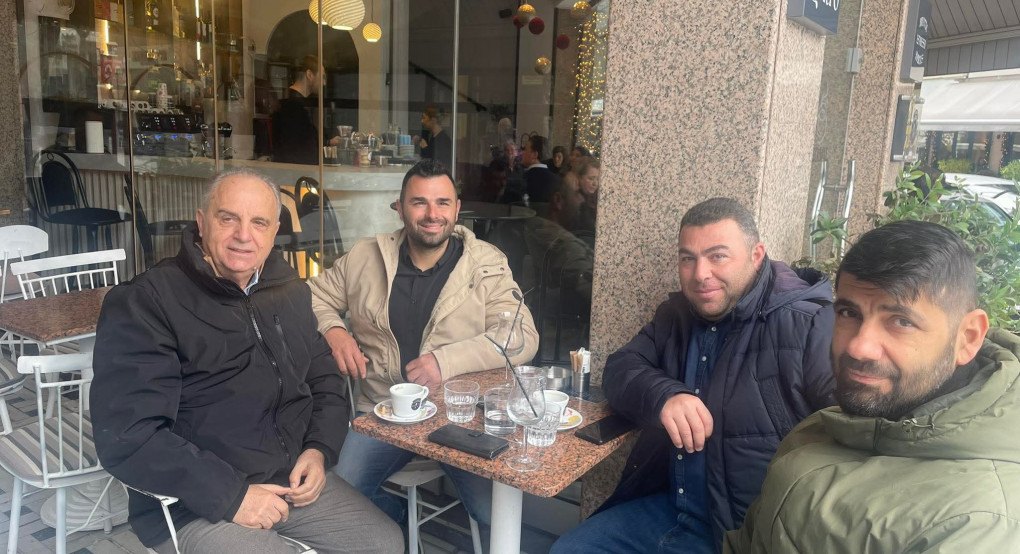 Γιορτινός καφές με… εκλογικό άρωμα