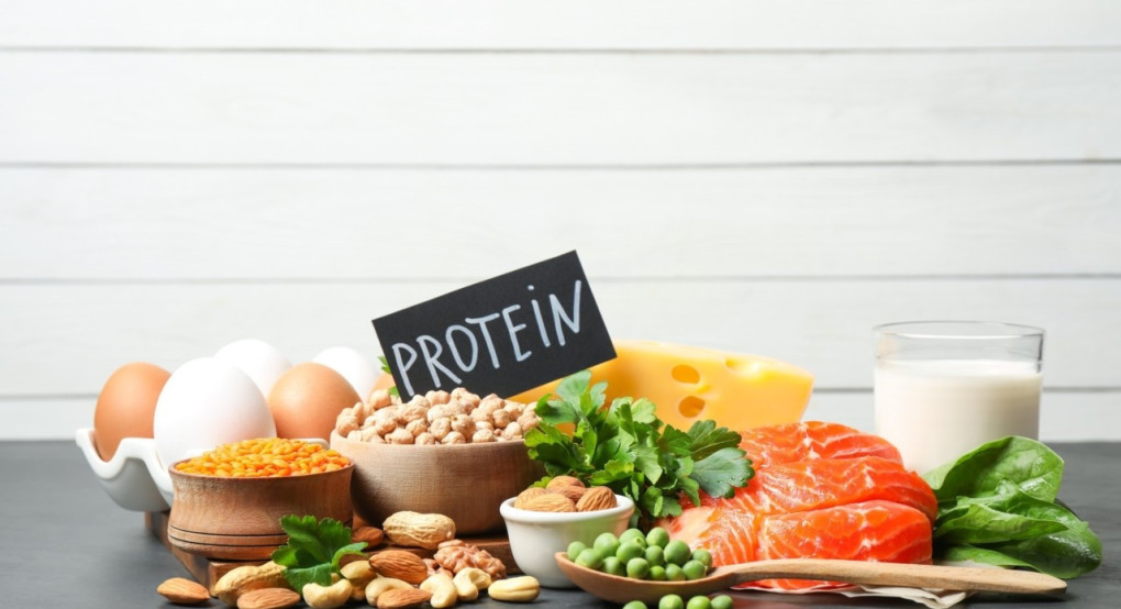 Γιατί ξαφνικά τα ράφια των σούπερ μάρκετ γέμισαν με προϊόντα με έξτρα πρωτεΐνη;