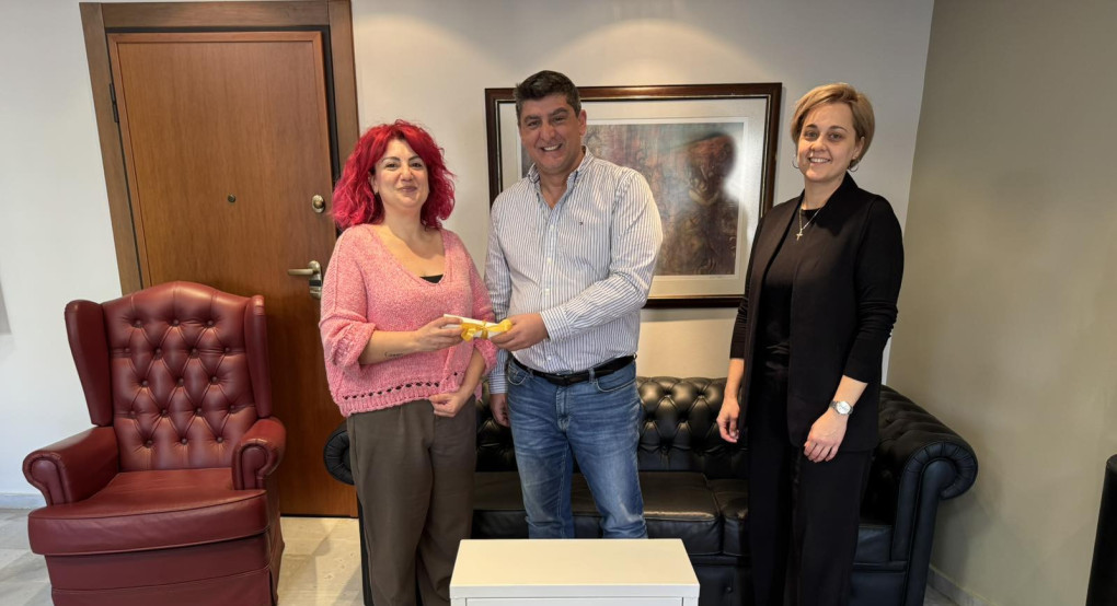 Το ΚΑ.ΣΥ.ΘΕ. δώρισε αυτόματο απινιδωτή στον Δήμο Πέλλας