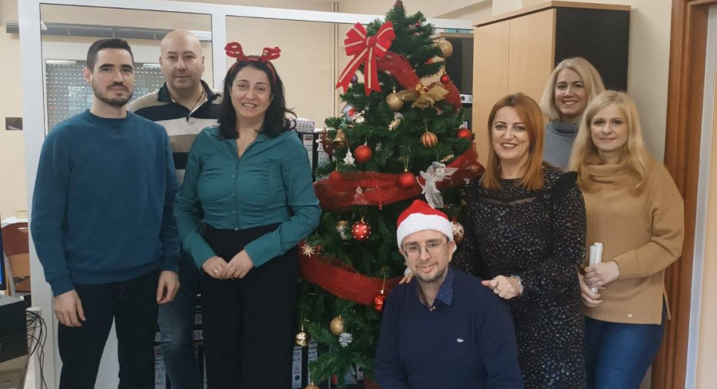 Το Χριστουγεννιάτικο δέντρο της στόλισε η ΔΕΥΑ Δήμου Πέλλας