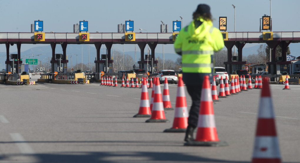 Λαμία: Συνεχίζουν τις κινητοποιήσεις τους οι αγρότες στο μπλόκο του Μπράλου με δίωρο αποκλεισμό παραδρόμων και επαρχιακού δικτύου